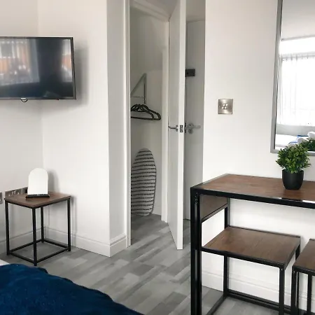 10Min To City - Free Parking - Private Studio - Contractor Friendly Manchester Exterior photo