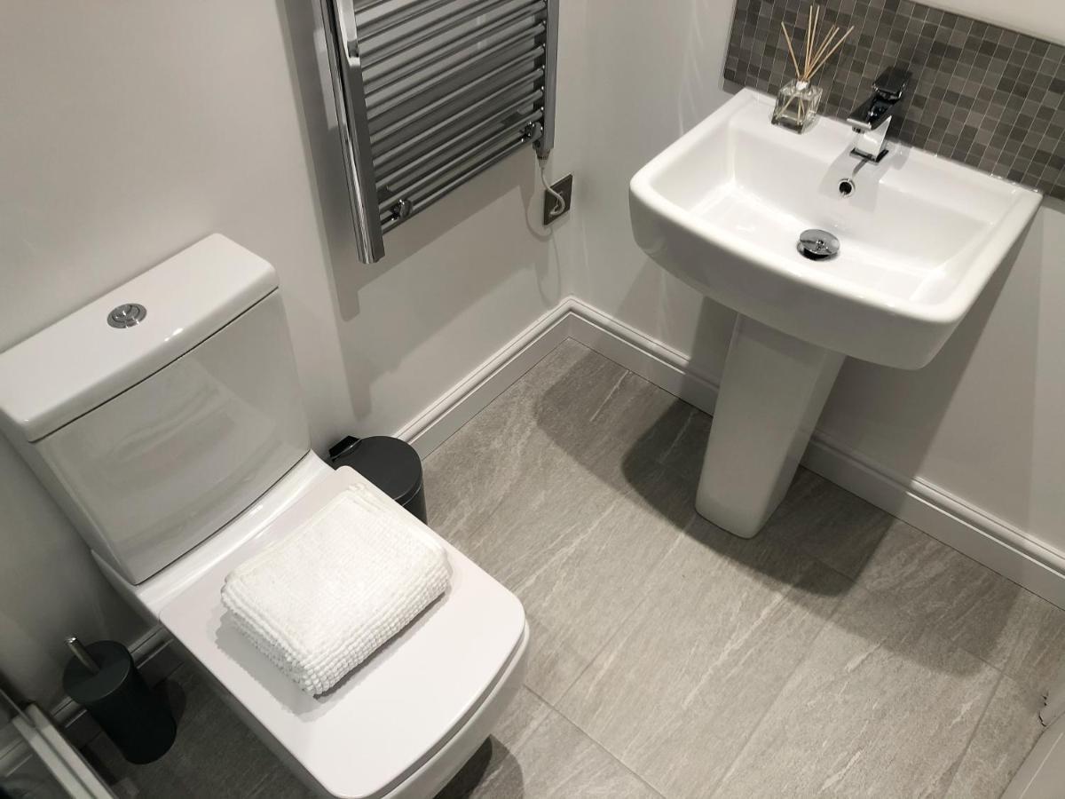 10min To - Free Parking - Private - Contractor Friendly Apartment