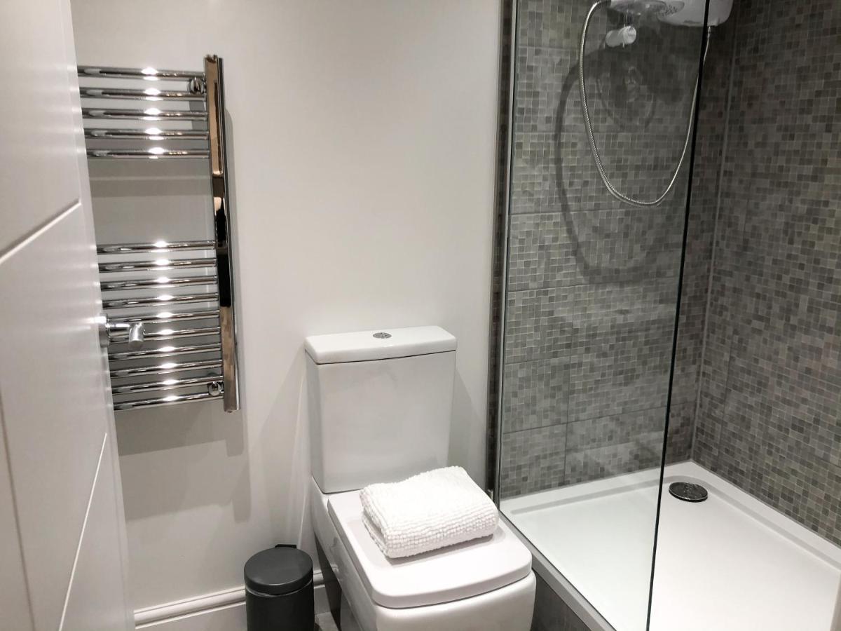 10min To - Free Parking - Private - Contractor Friendly Apartment