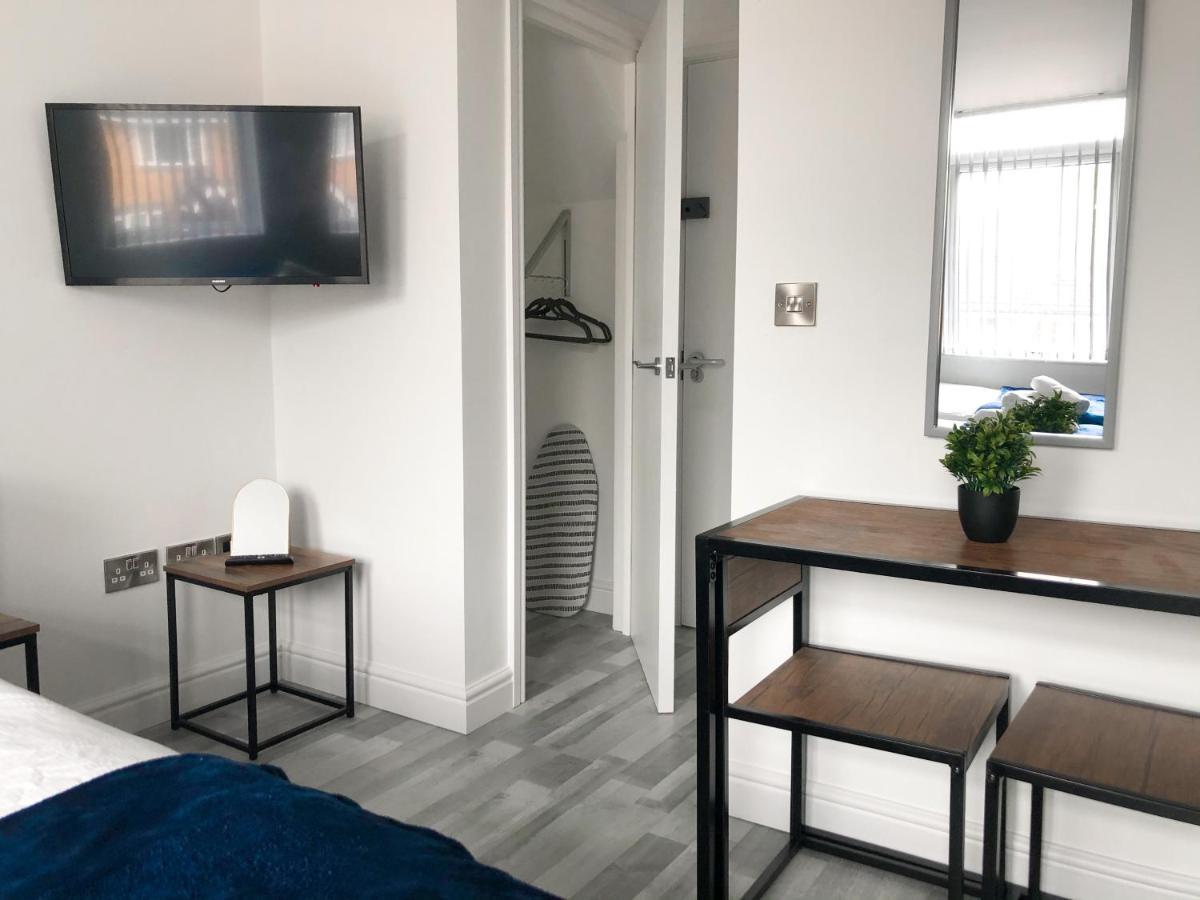 Apartment 10min To - Free Parking - Private - Contractor Friendly Manchester