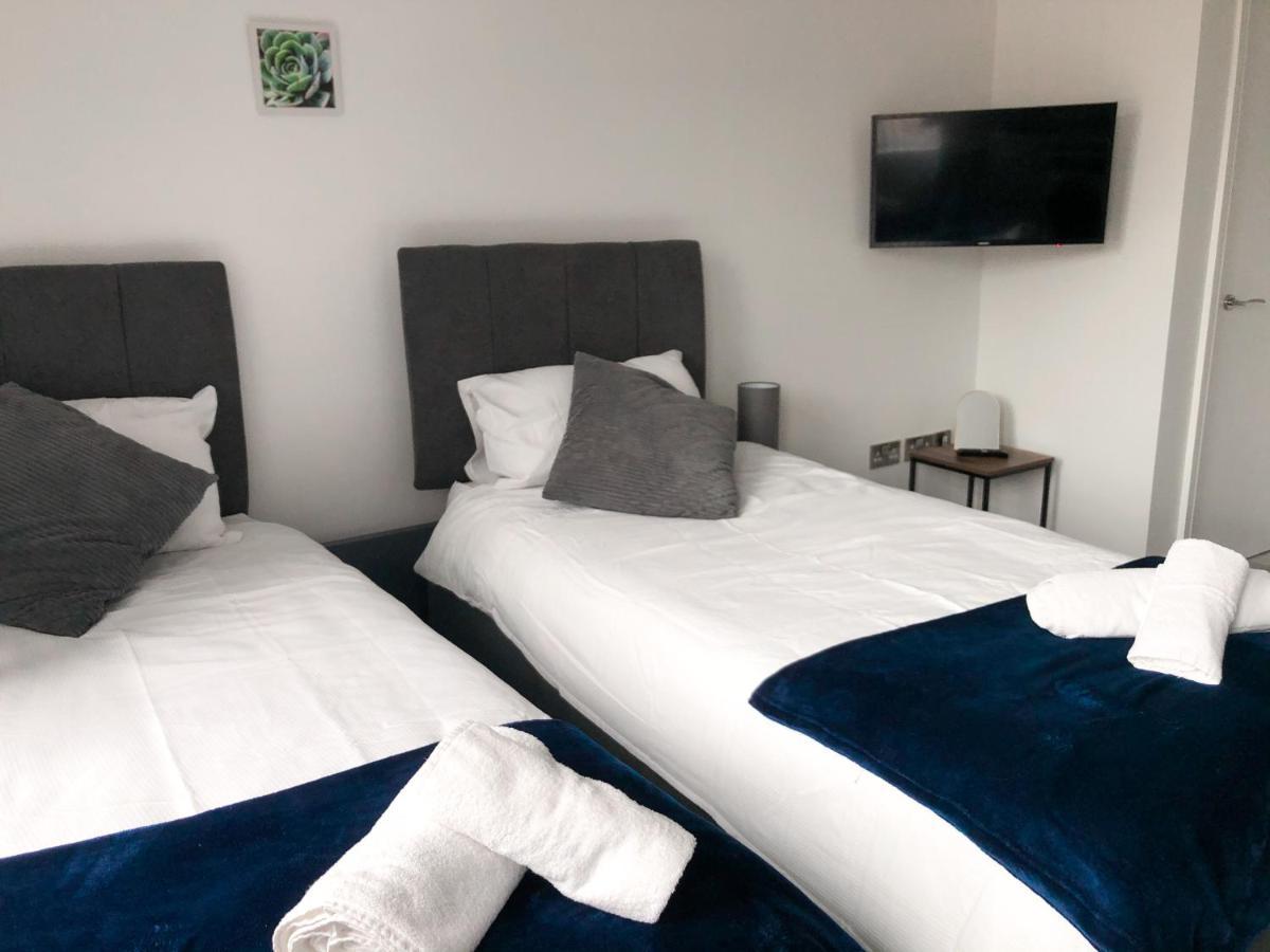 Apartment 10min To - Free Parking - Private - Contractor Friendly Manchester