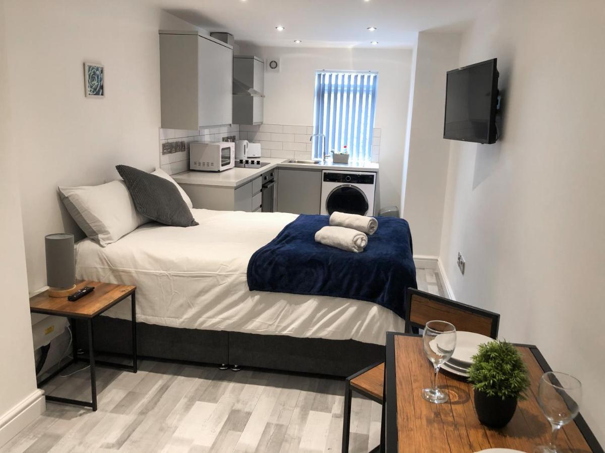 Apartment 10min To - Free Parking - Private - Contractor Friendly Manchester
